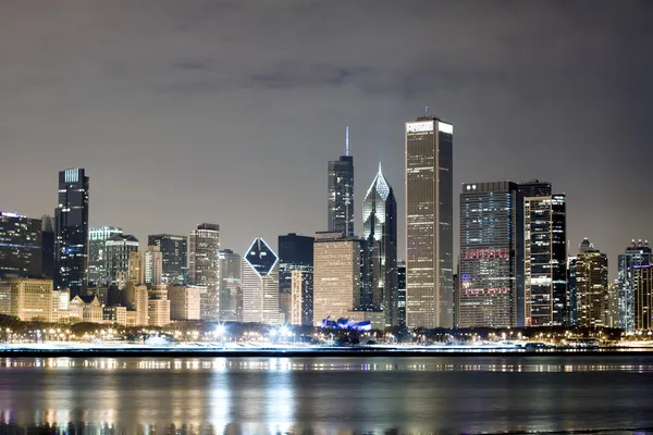 Chicago in der Nacht Stockbild
