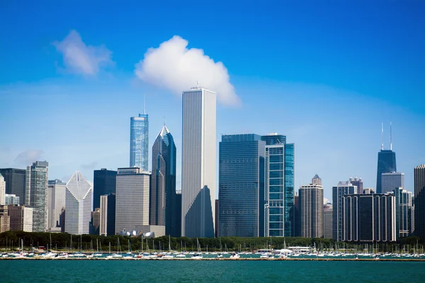 Downtown chicago s modrou oblohou — Stock fotografie