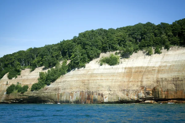 Felső-félsziget - képen sziklák nemzeti tó partján — Stock Fotó