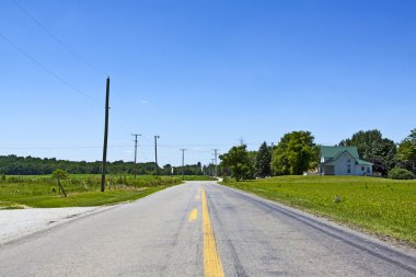 gün batımında Amerikan country road