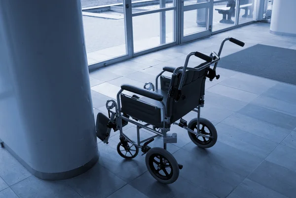 Cadeira de rodas vazia — Fotografia de Stock