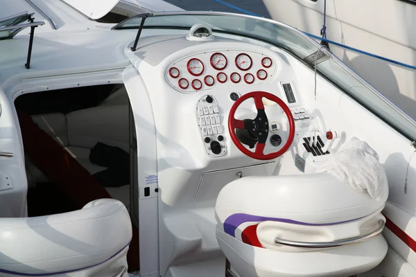 Cockpit van een speedboot — Stockfoto