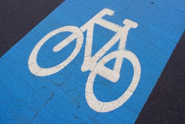 Голубая велосипедная дорожка — стоковое фото