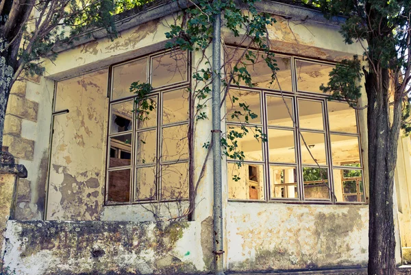 Casa abandonada —  Fotos de Stock