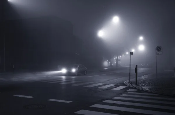 Foggy evening in the city — Stock Photo, Image