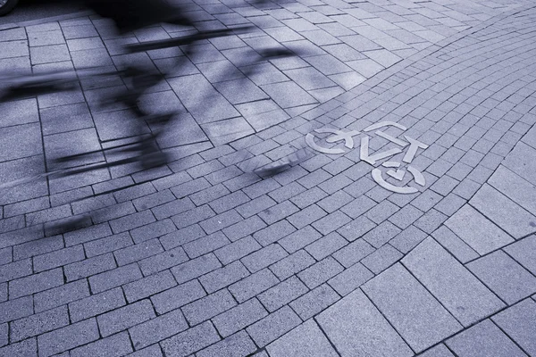Speedy cyclist — Stock Photo, Image