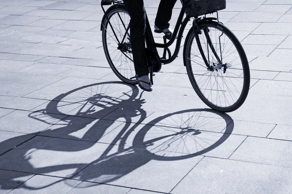 Vélo et ombre — Photo