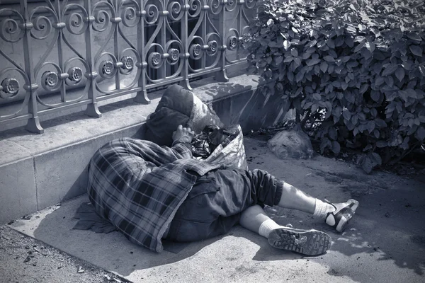Hajléktalan ember Párizs — Stock Fotó