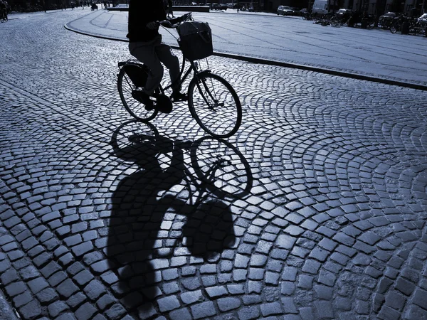 Ciclista feminina — Fotografia de Stock