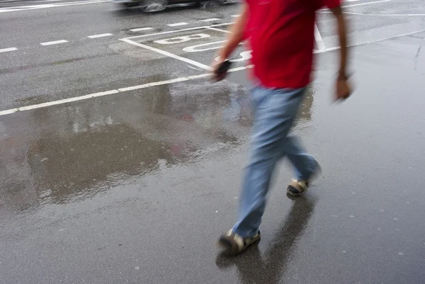 雨の中でショッピング都市 — ストック写真