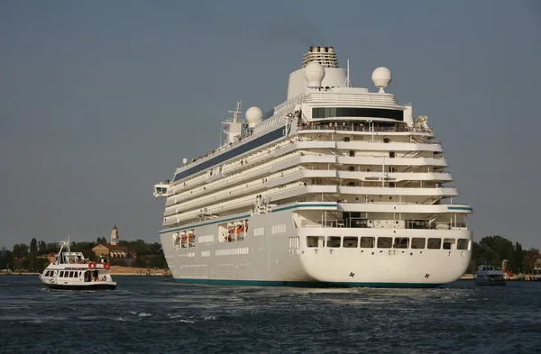 Cruise liner — Stock Photo, Image