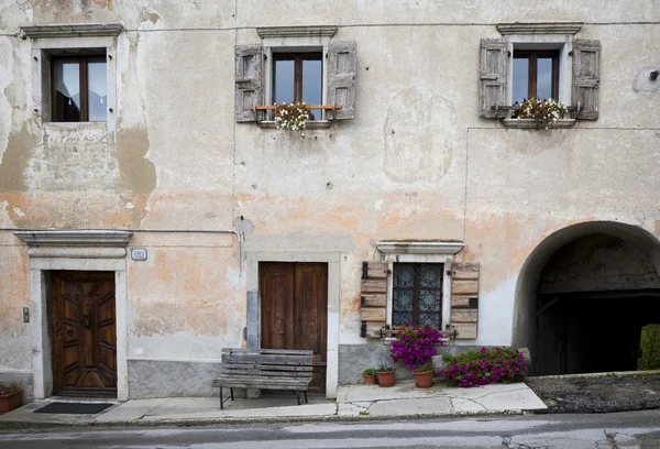 Village home Italy — Stock Photo, Image