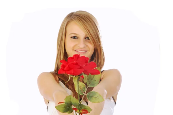 Gyönyörű lány vörös rózsával — Stock Fotó