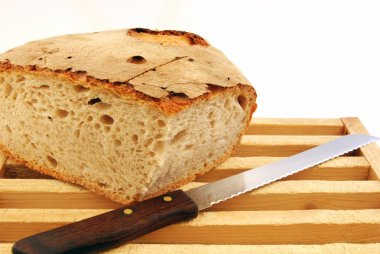 zelfgebakken brood in keuken bereid