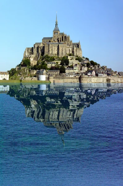 Reflejo del Mont Saint Michel — Foto de Stock