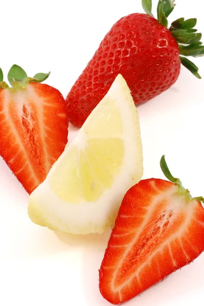 Strawberry strawberries and lemon juice — Stock Photo, Image