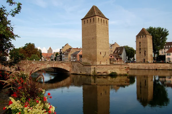 De wijk la petite France in Straatsburg met de bruggen — Stockfoto