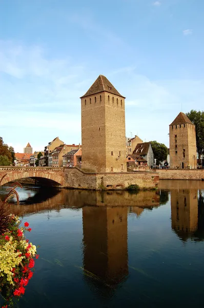 De twee torens - petite france - Straatsburg - Frankrijk — Stockfoto