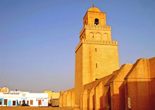 Väggarna i medina i kairouan - Tunisien — Stockfoto