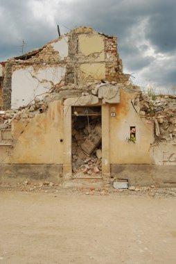 Abruzzo deprem moloz