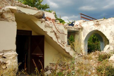 Abruzzo deprem moloz