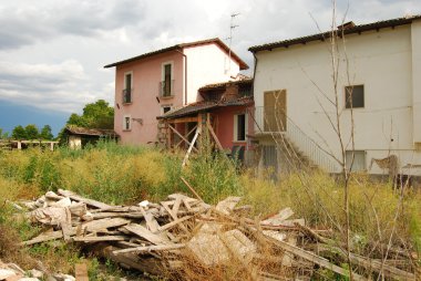 Abruzzo deprem moloz