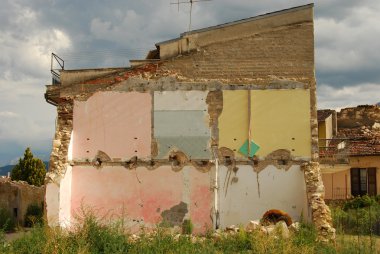 Abruzzo deprem moloz