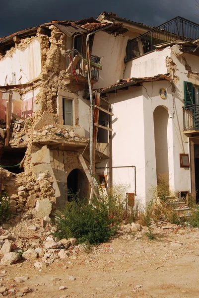 Los escombros del terremoto de Abruzzo (Italia) ) — Foto de Stock