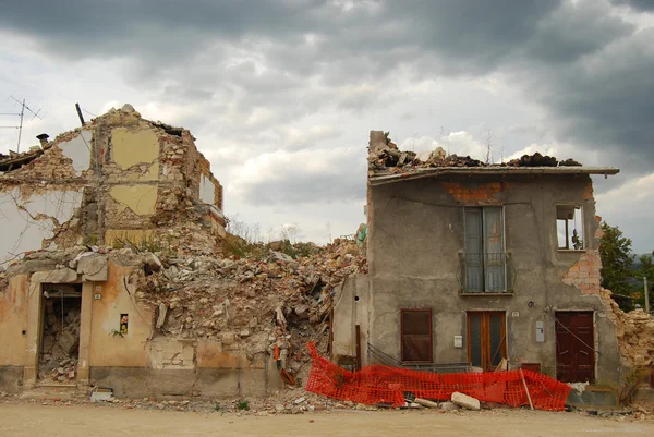 Die Trümmer des Erdbebens in den Abruzzen — Stockfoto