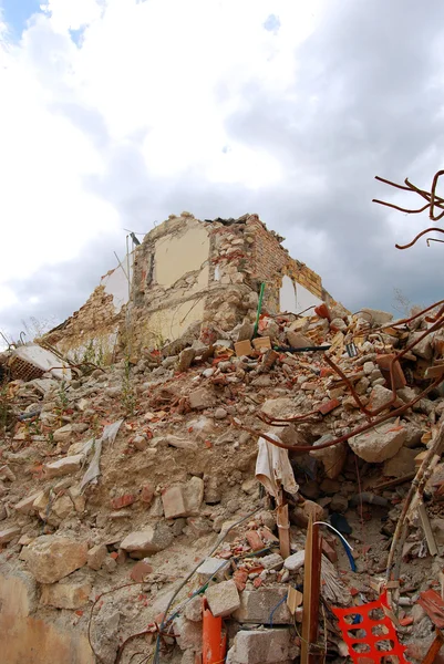 Os escombros do terremoto em Abruzzo (Itália ) — Fotografia de Stock