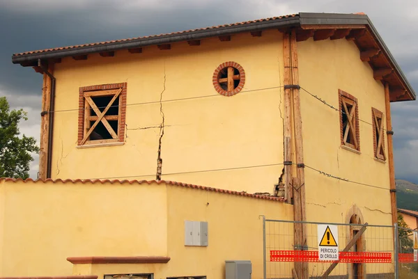 The rubble of the earthquake in Abruzzo — Stock Photo, Image
