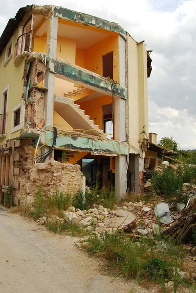 Spillrorna av jordbävningen i abruzzo — Stockfoto