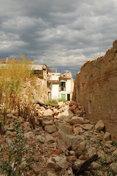 Развалины землетрясения в Абруццо
