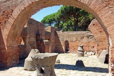 Roman ruins clipart