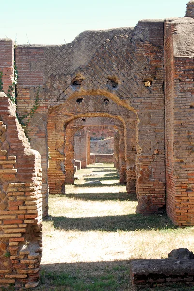 Rovine romane - antica strada ad arco — Foto Stock