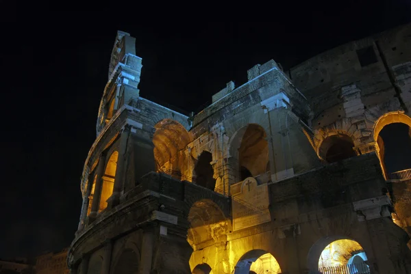 The Colosseum at night — Stock Photo, Image
