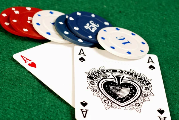 Ace of hearts and ace of spades — Stock Photo, Image
