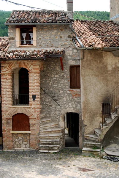 Evleri assergi - abruzzo - İtalya — Stok fotoğraf