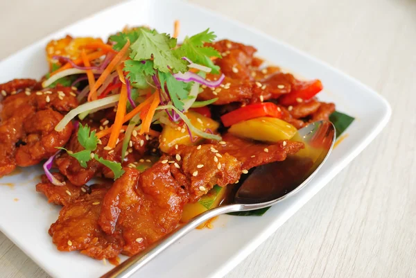 Kínai vegetáriánus édes és savanyú sertéshús ételek — Stock Fotó
