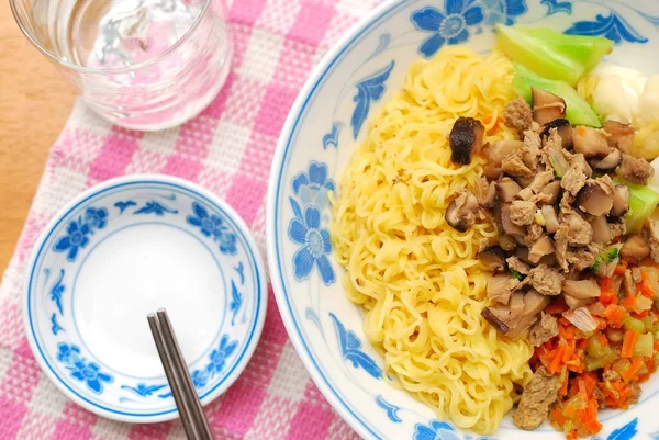 Kínai stílusú vegetáriánus tésztával — Stock Fotó