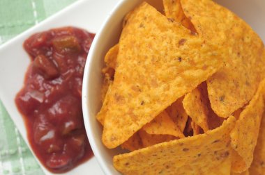 tortilla cips salsa ile