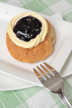 yaban mersini meyve ekmek