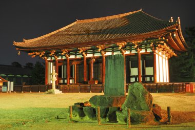 Antik tapınak gece manzarası