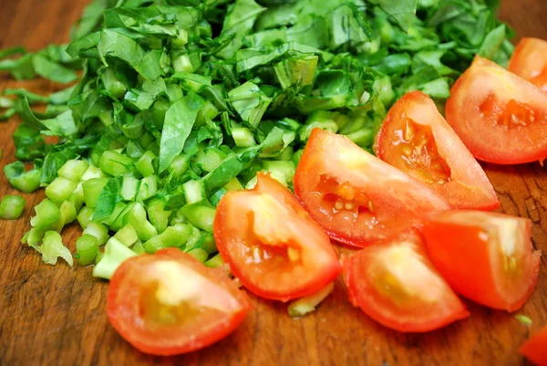 Kesilmiş sebzeler ve domates — Stok fotoğraf