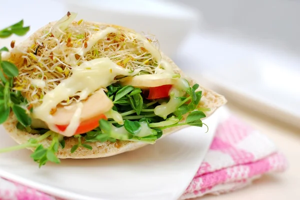 Closeup of healthy pocket salad sandwich — Stock Photo, Image