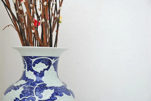 Vase mit chinesischer Mondneujahr-Dekoration — Stockfoto