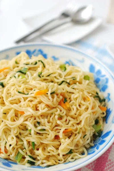 Healthy Chinese vegetarian noodles — Stock Photo, Image