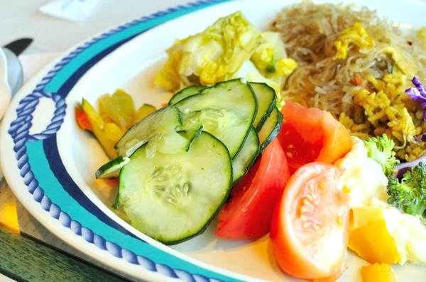 健康和五颜六色的蔬菜沙拉 — 图库照片