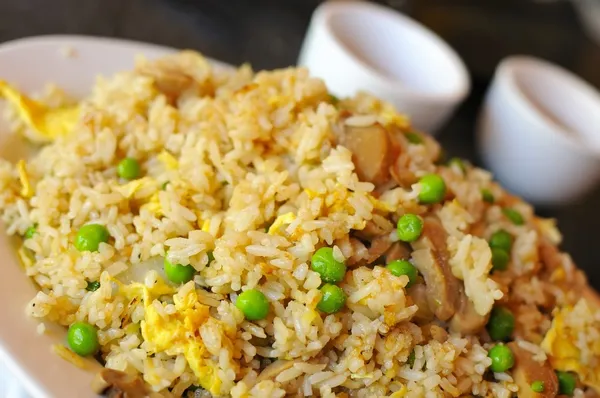 Plantaardige gebakken rijst — Stockfoto