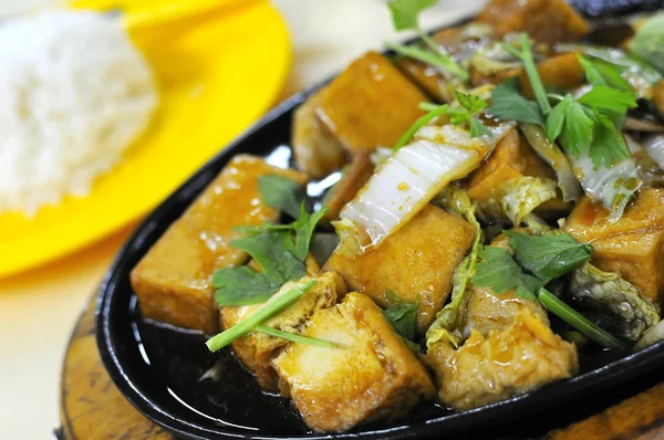 素食主义者热板豆腐菜 — 图库照片